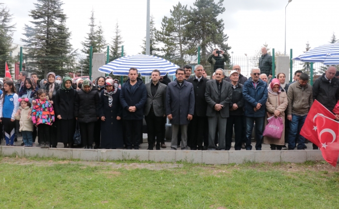 Milli cimnastik�i Murat Canba�, mezar� ba��nda an�ld�