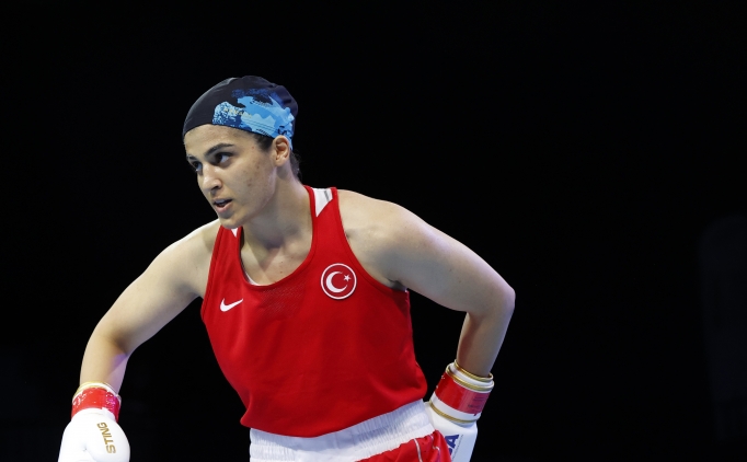 Busenaz S�rmeneli, �stanbul'da tur atlad�