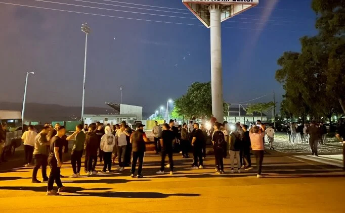 Kocaelispor taraftar�ndan k�me d��me tepkisi