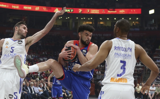Anadolu Efes kazand�, kupa say�s� 12 oldu