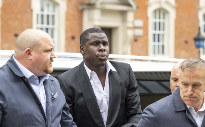 Kedisini tekmeleyen Zouma'n�n cezas� belli oldu!