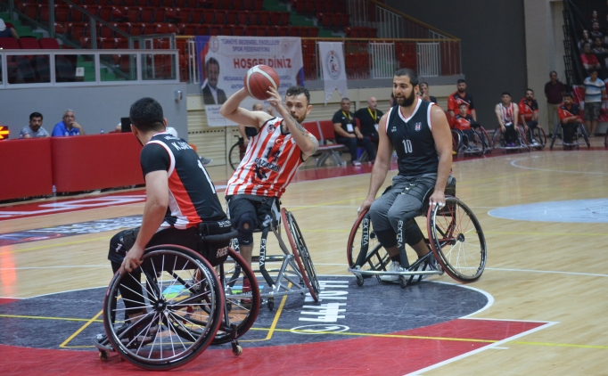 Basketbol Tekerlekli Sandalye'de ilk finalist Gaziantep!