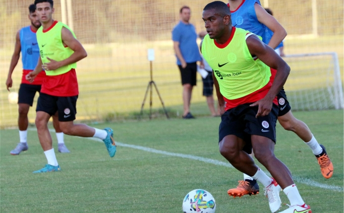 Fernando ve Boffin yeni anla�madan sonra idmanda