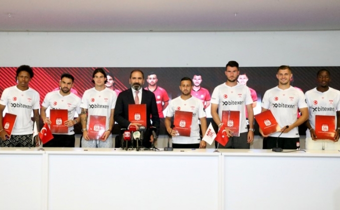 Sivasspor, yeni transferlerini tan�tt�