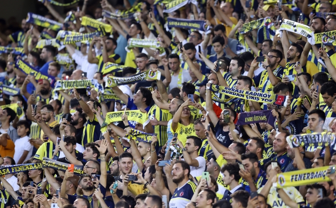 Fenerbah�eli taraftarlardan yo�un destek