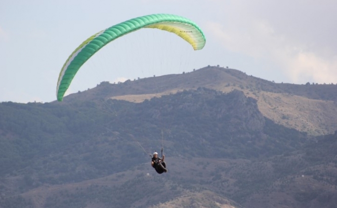 Yama� para��tleri 30 A�ustos i�in havaland�