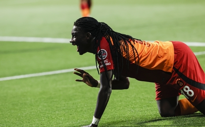 Bafetimbi Gomis bir ad�m �nde