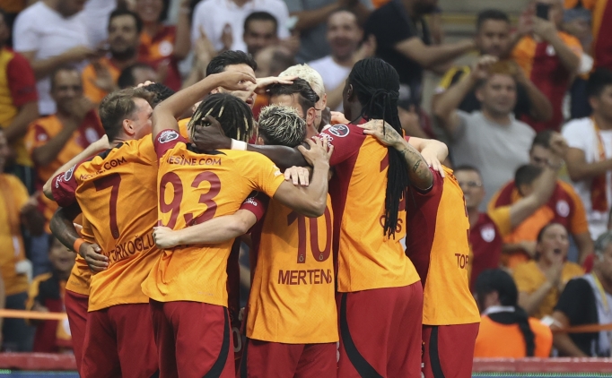 Galatasaray, ma� fazlas�yla liderli�e y�kseldi