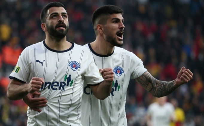 Umut Bozok, Galatasaray i�in bekliyor!