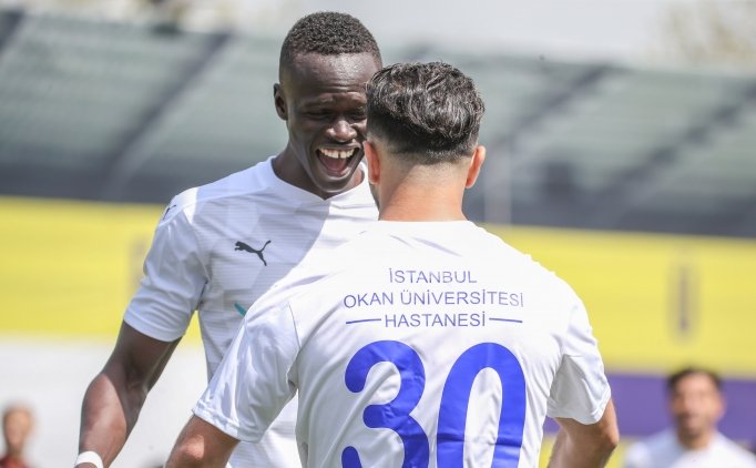 Fenerbah�e, Diack'�n lisans�n� ��kartt�