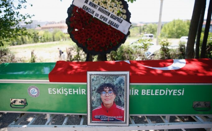 Trafik kazas� ge�iren tekvandocudan ac� haber