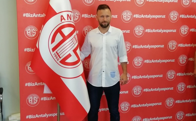 Hakan zmert, 1 yl daha Antalyaspor'da