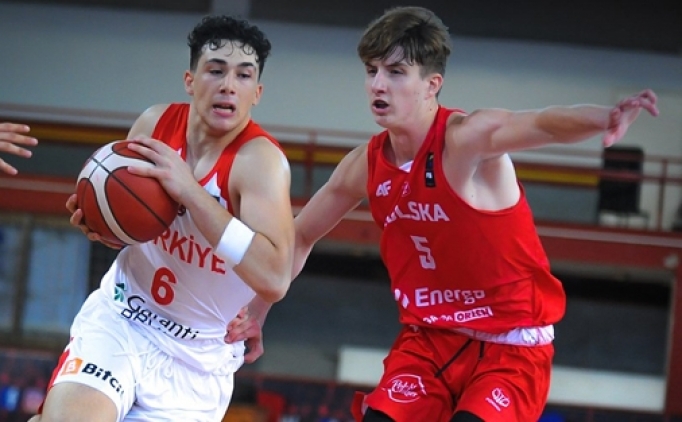 U16 milli basketbolcular, Polonya'y devirdi: 71-59