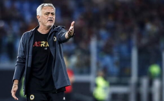 Mourinho: 'Tarih yazd�k, Roma'da kal�yorum'