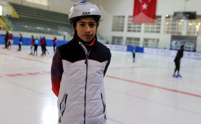 Milli s�rat patenci Muhammed Bozda�'dan g�m�� madalya