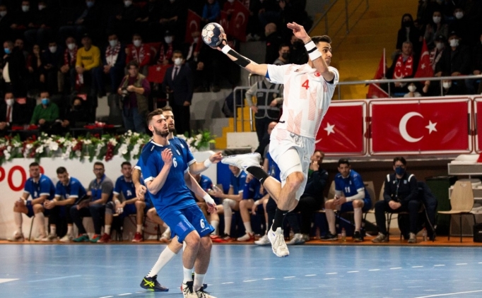 A Milli Erkek Hentbol Tak�m�'n�n kamp kadrosu a��kland�