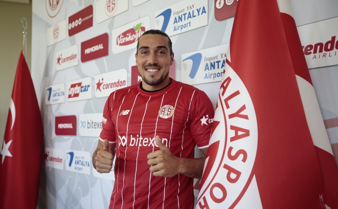 Antalyaspor'da Crivelli ile yollar ayr�ld�