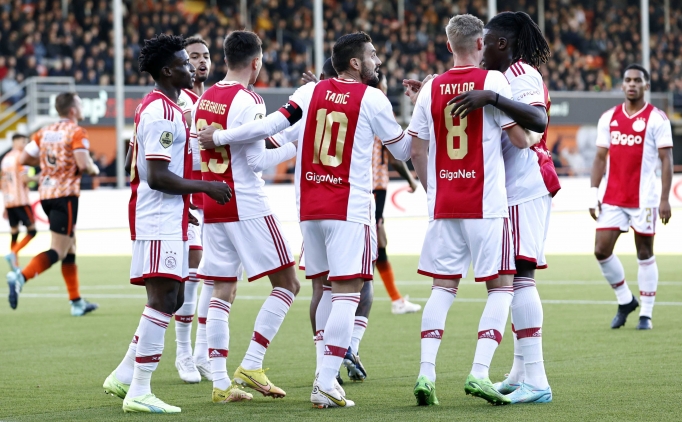 Ajax, liderlik yolunda hata yapmad!