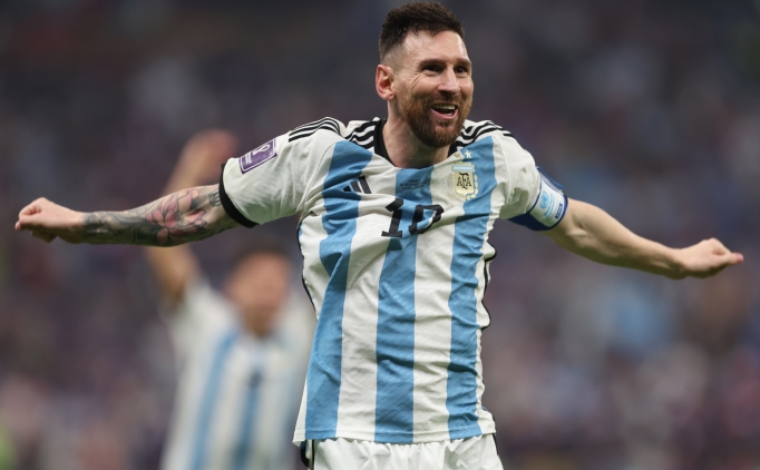 Lionel Messi, 1.5 yl daha Paris'te