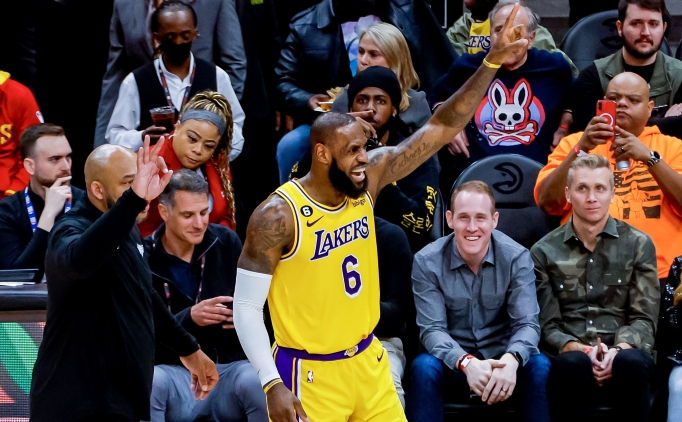 NBA'de LeBron James doum gnnde tarihe geti!