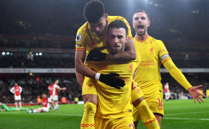 Liverpool zirve inad�yla Arsenal'i 2 golle ge�ti