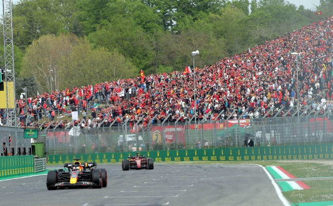 Ferrari'nin evinde Red Bull dublesi!