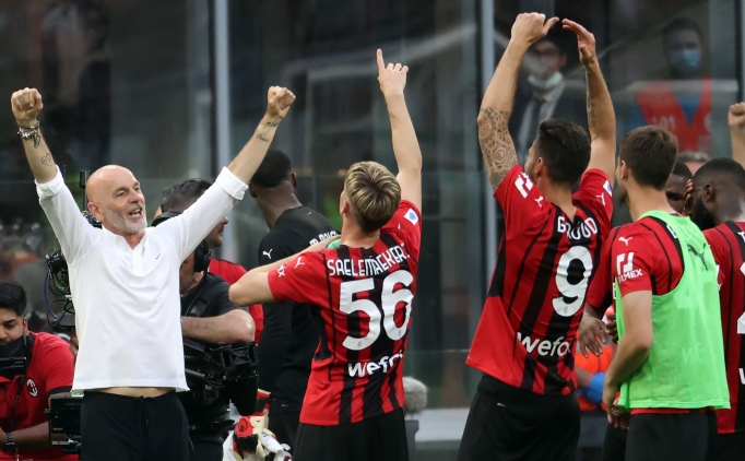 Milan'da Pioli'nin �ampiyonluk madalyas� �al�nd�!