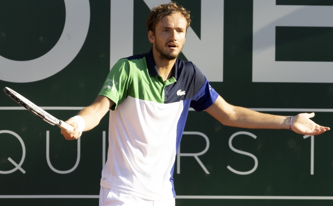 Daniil Medvedev'den Cenevre A��k'a erken veda