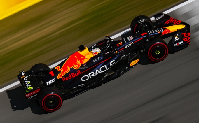 �spanya'da zaferin ad� Max Verstappen