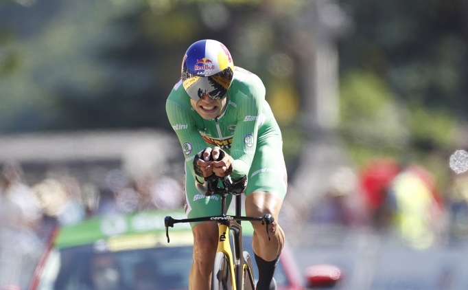 Fransa'da 20. etab Wout van Aert kazand