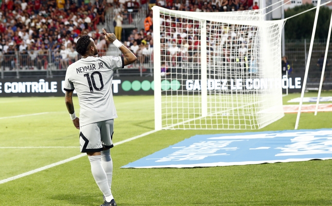 PSG sezona 5-0'la ba�lad�