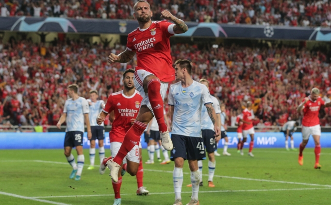 Benfica ilk yar�da Dinamo Kiev'in i�ini bitirdi