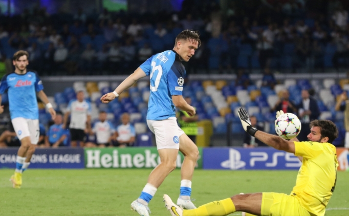 Napoli, Liverpool'u dumura u�ratt�: 4-1