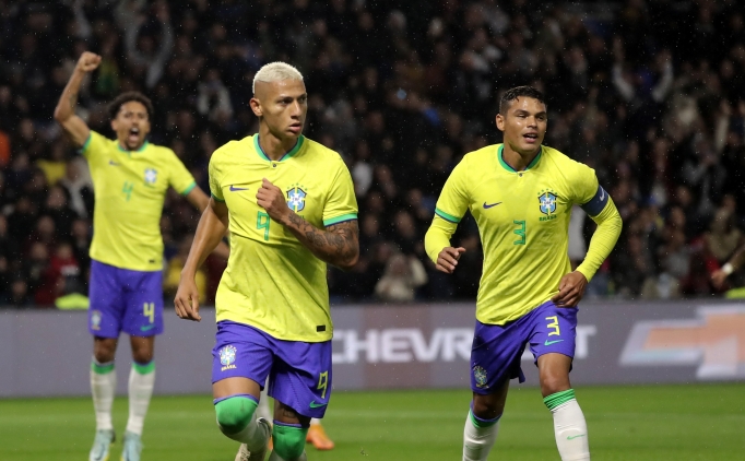 Brezilya ilk yar�da fi�i �ekti