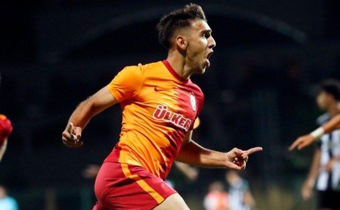 Galatasaray taraftar� isyan etti: 'Eren'in Arda'dan fark� ne?'