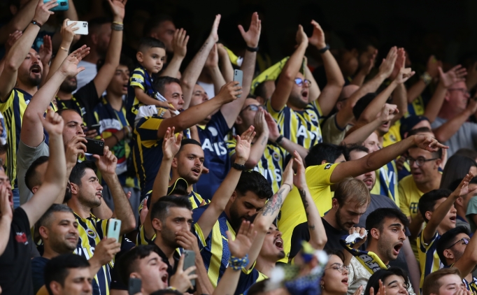 Taraftarlar h�cum etti; Kad�k�y kapal� gi�e!