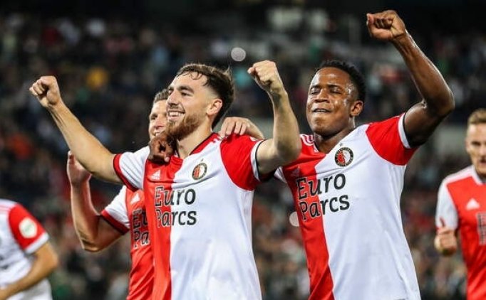 Orkun K�k�� at�yor, Feyenoord u�uyor