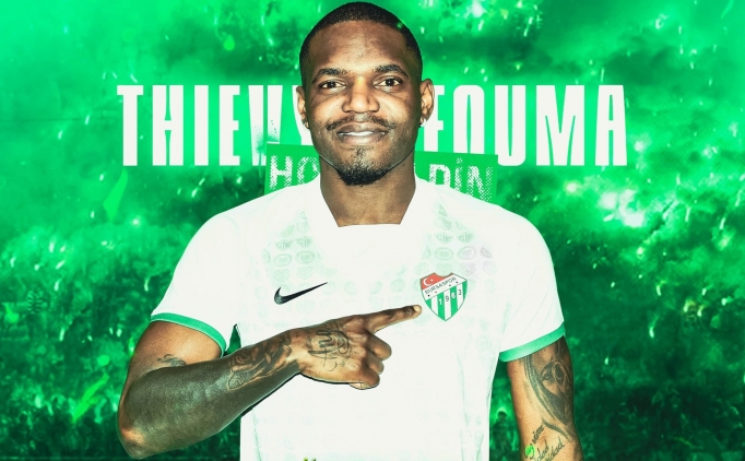 Bursaspor 4 futbolcuyu renklerine ba�lad�