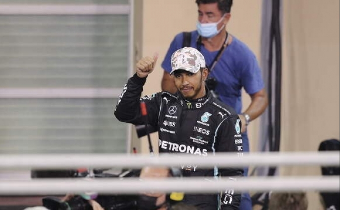 Lewis Hamilton, annesinin soyad�n� da kullanacak