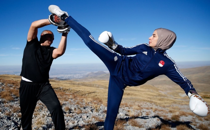 Hayriye Han�er'�n g�z� madalyada