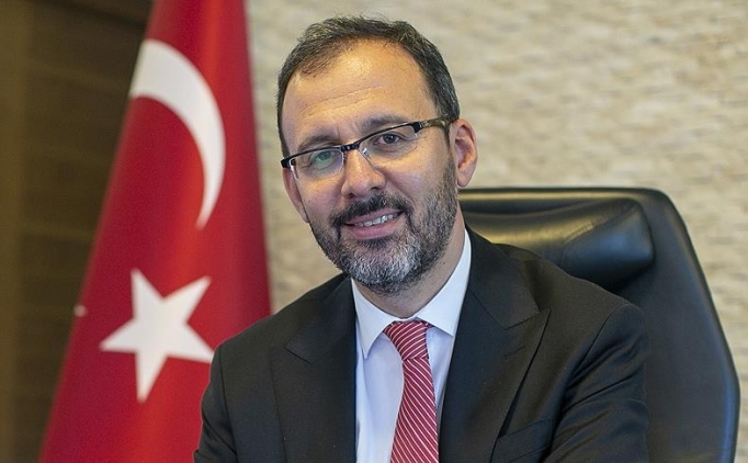 Bakan Kasapo�lu milli karatecileri tebrik etti