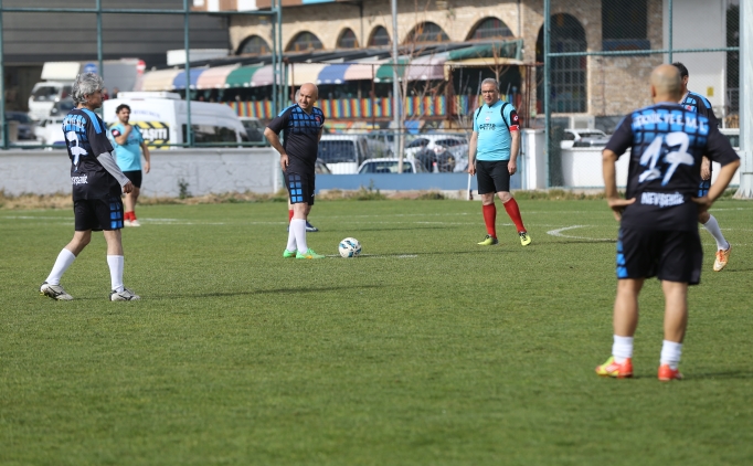 Nev�ehirli ve Kayserili ��retmenler dostluk ma�� i�in sahaya ��kt�