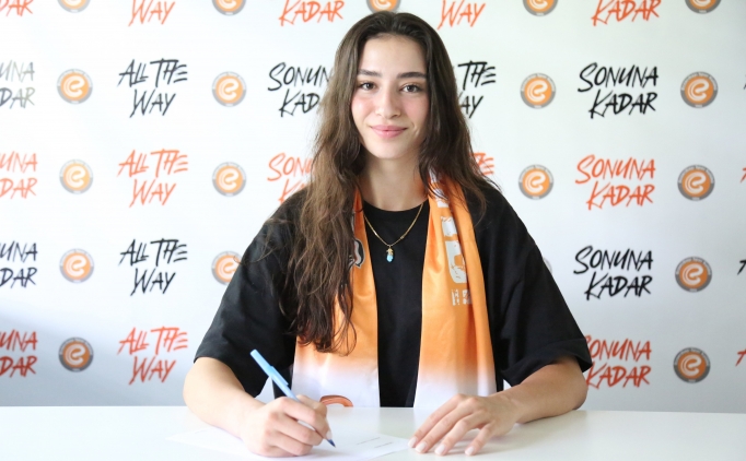 Eczac�ba�� Dynavit, Saliha �ahin ile s�zle�me yeniledi