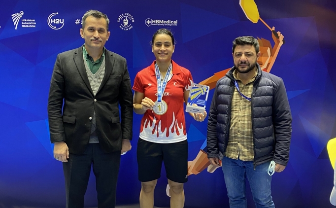 Milli badmintoncu Aliye Ukrayna'da �ampiyon!