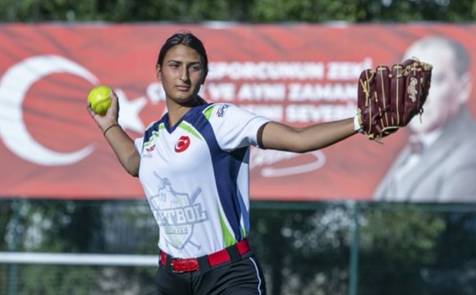 Kad�n softbol tak�m� g�z�n� Avrupa'ya dikti