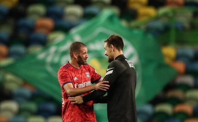 Islam Slimani eski takm Sporting'e geri dnd