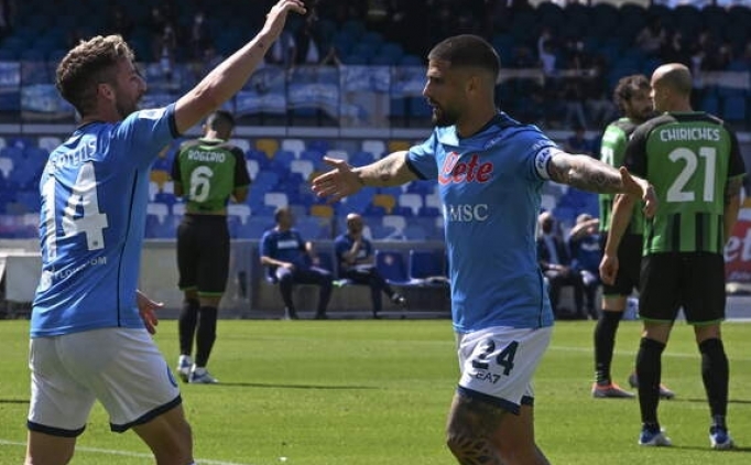 Napoli, Sassuolo'yu farkl� ge�ti: 6-1