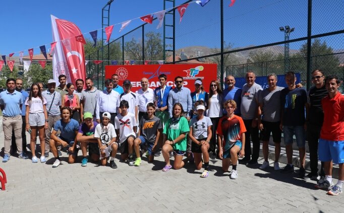 Uluslararas� Erzincan Ergan Cup Tenis Turnuvas� sona erdi