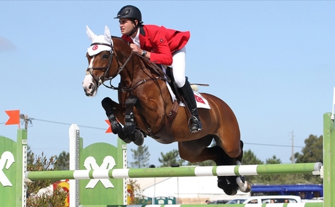 Milli biniciler Suudi Arabistan'da ilk 3 sray ald