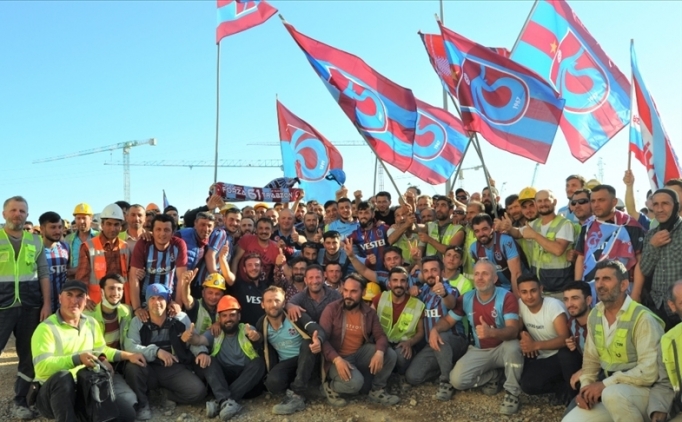 �n�aat i��ileri Trabzonspor'un �ampiyonlu�unu kutlad�